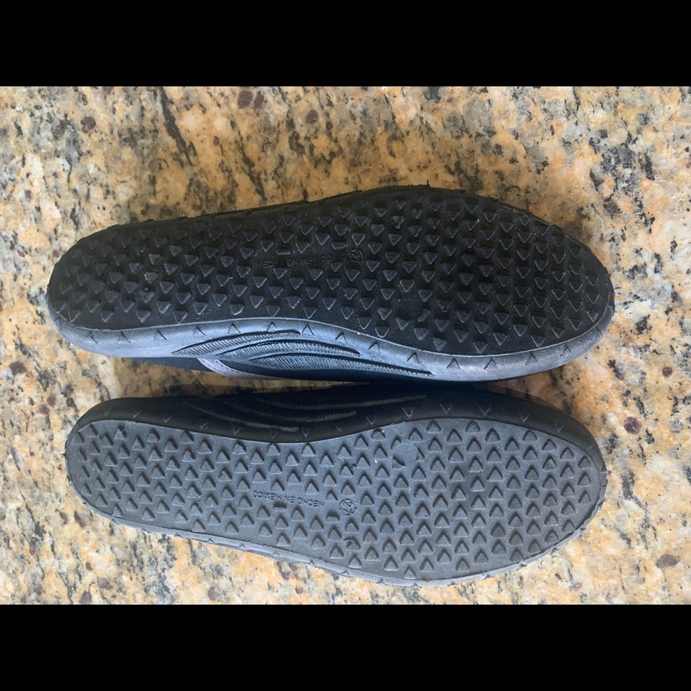 Zen water/Ocean shoes - like new - Picture 6 of 8